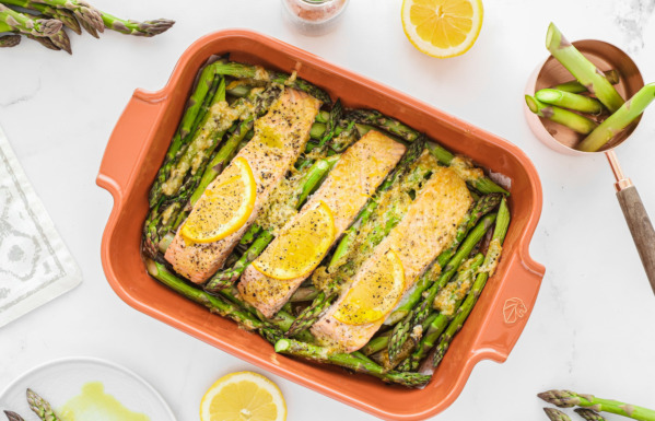 Salmon with asparagus and parmesan