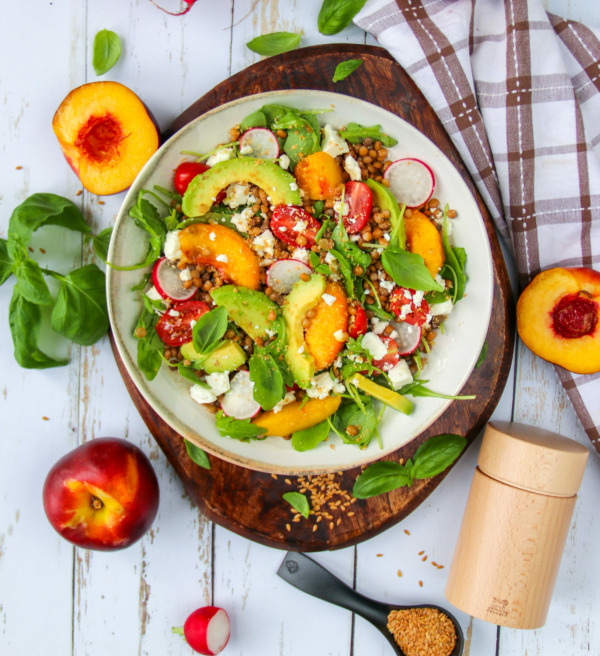 Vegetarian salad with lentils, roasted nectarines and flaxseed